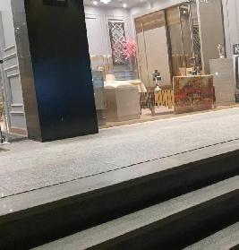 معرض للايجار بزهراء المعادي موقع متميز 2000م